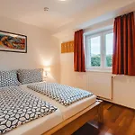 Tom & Jeri - 2 By Interhome